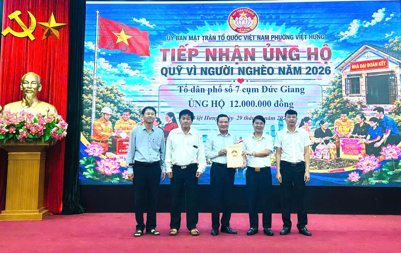 Phường Việt Hưng tiếp nhận hơn 2 tỷ đồng ủng hộ Quỹ Vì biển, đảo Việt Nam và Quỹ Vì người nghèo- Ảnh 3.