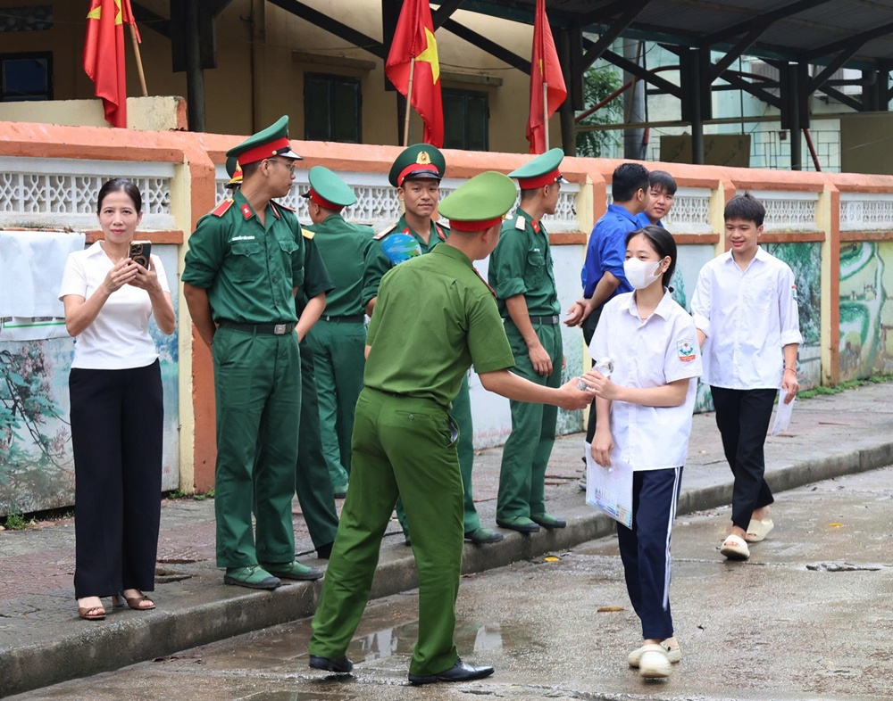 Phản ánh ngày thi đầu tiên kỳ thi tuyển sinh vào lớp 10 THPT công lập năm học 2026 - 2027 trên địa bàn xã Xuân Mai.- Ảnh 7.