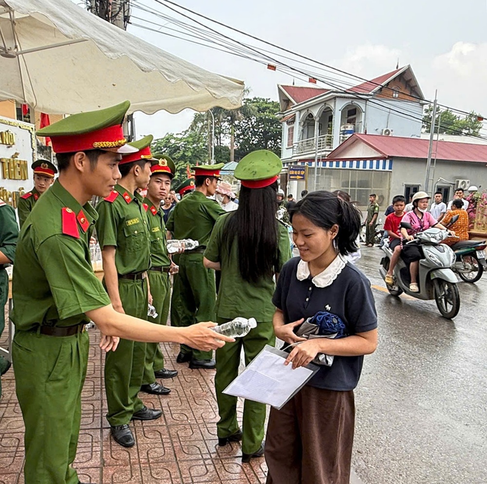 Phản ánh ngày thi đầu tiên kỳ thi tuyển sinh vào lớp 10 THPT công lập năm học 2026 - 2027 trên địa bàn xã Xuân Mai.- Ảnh 9.