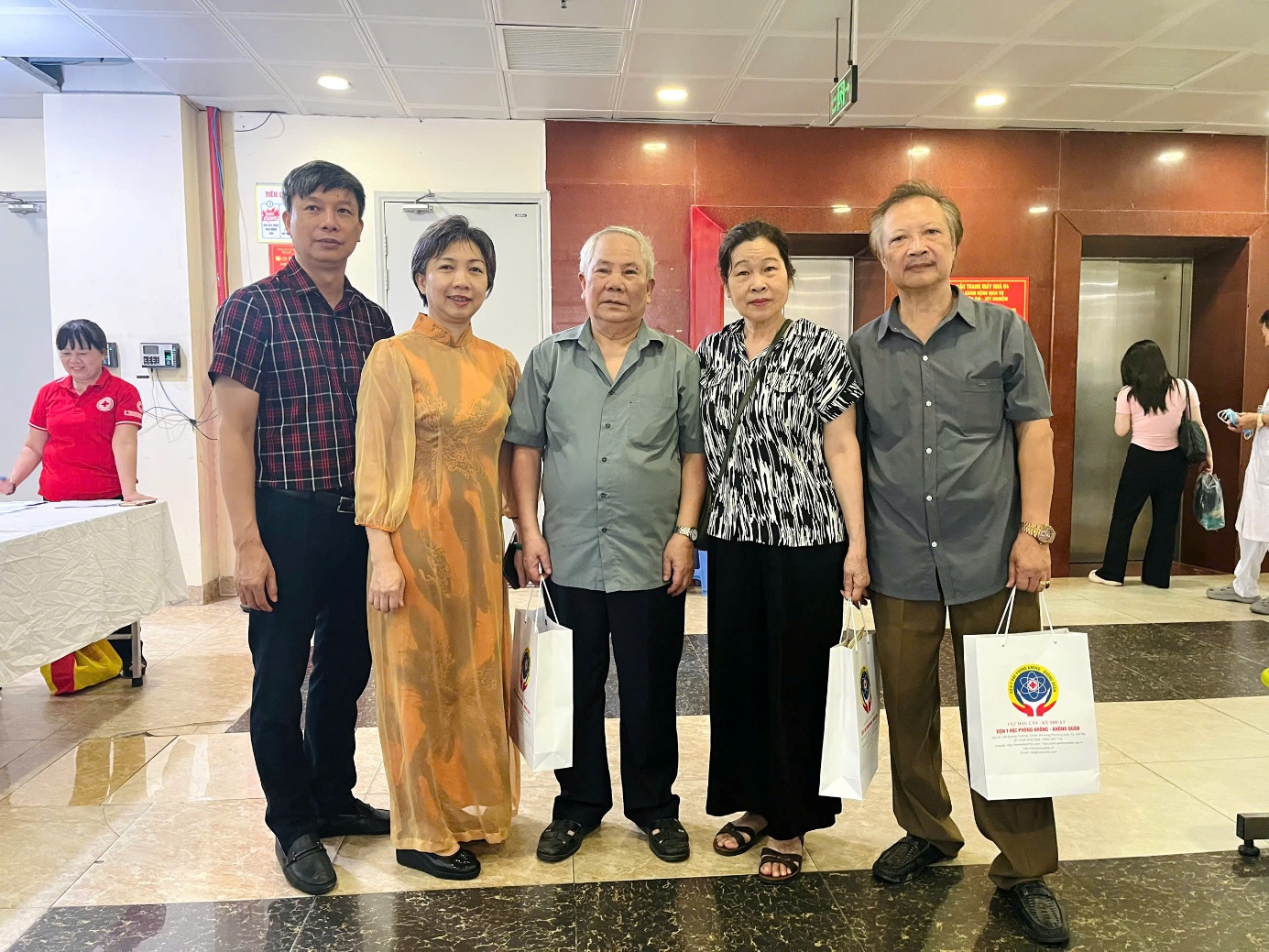 UBND PHƯỜNG PHƯƠNG LIỆT PHỐI HỢP TỔ CHỨC CHƯƠNG TRÌNH KHÁM BỆNH, CẤP THUỐC MIỄN PHÍ VÀ TẶNG QUÀ CHO CÁC GIA ĐÌNH CHÍNH SÁCH, NGƯỜI CÓ CÔNG- Ảnh 7.
