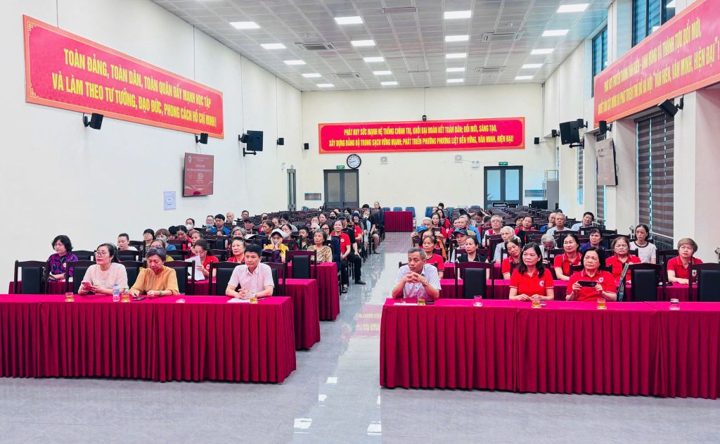 Phường Phương Liệt: Ấm áp Chương trình trao tặng quà hưởng ứng Tháng Nhân đạo năm 2026- Ảnh 1.