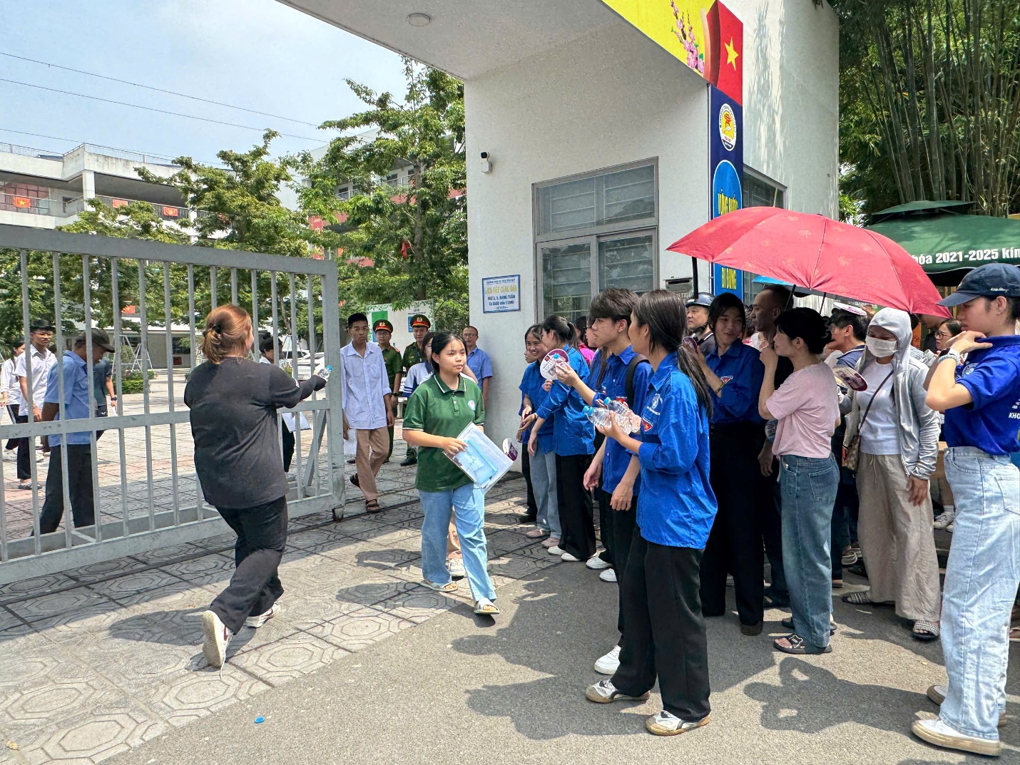 Xã Gia Lâm: Các thí sinh hoàn thành môn thi đầu tiên Kỳ thi tuyển sinh vào lớp 10 THPT năm học 2026-2027- Ảnh 4.