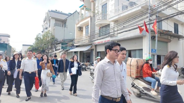 Ra quân triển khai “Tháng cao điểm đồng hành hỗ trợ Hộ, cá nhân kinh doanh tuân thủ chính sách pháp luật thuế mới” – Điểm sáng trong cải cách thủ tục hành chính xã An Khánh- Ảnh 3.