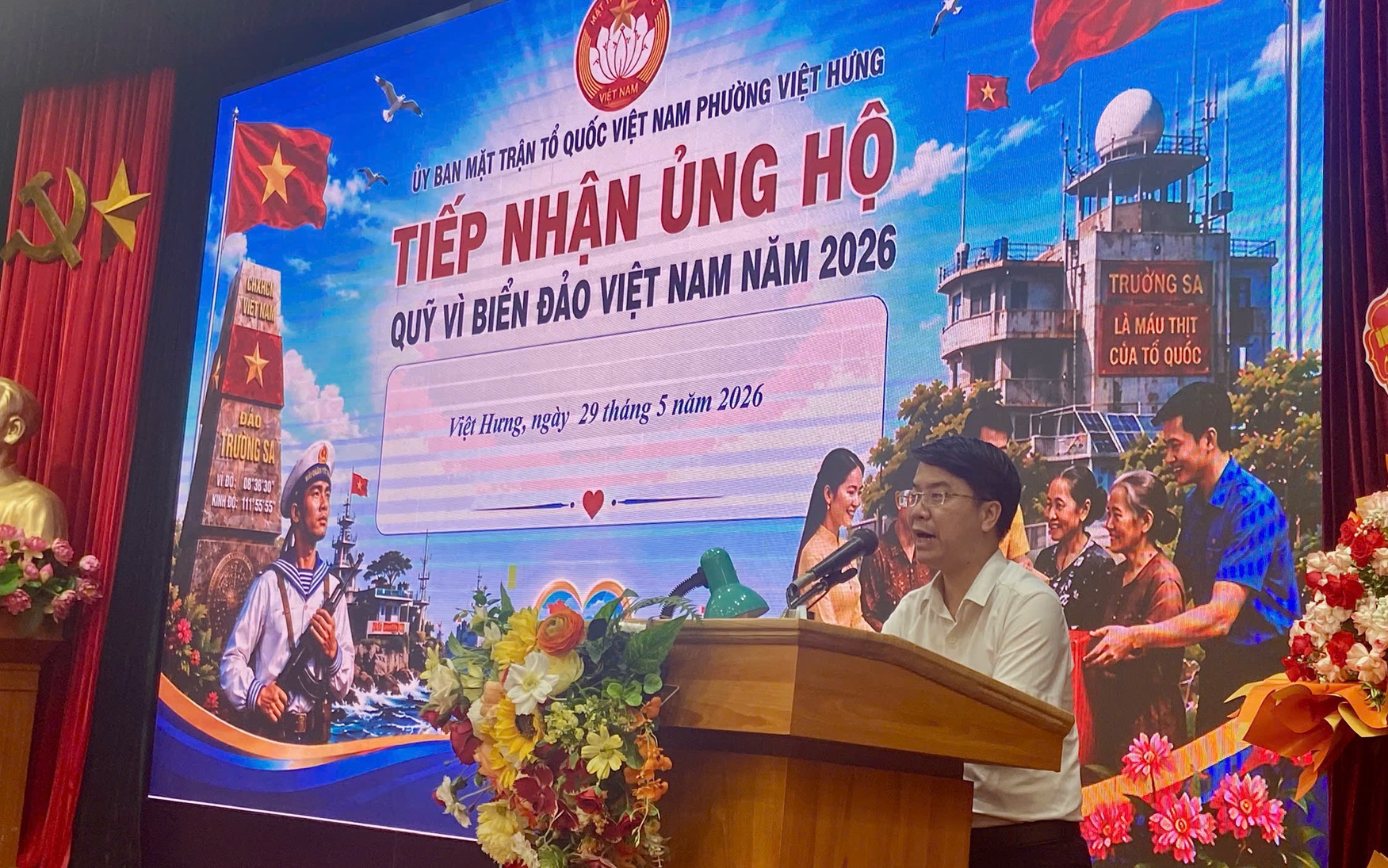 Phường Việt Hưng tiếp nhận hơn 2 tỷ đồng ủng hộ Quỹ Vì biển, đảo Việt Nam và Quỹ Vì người nghèo
