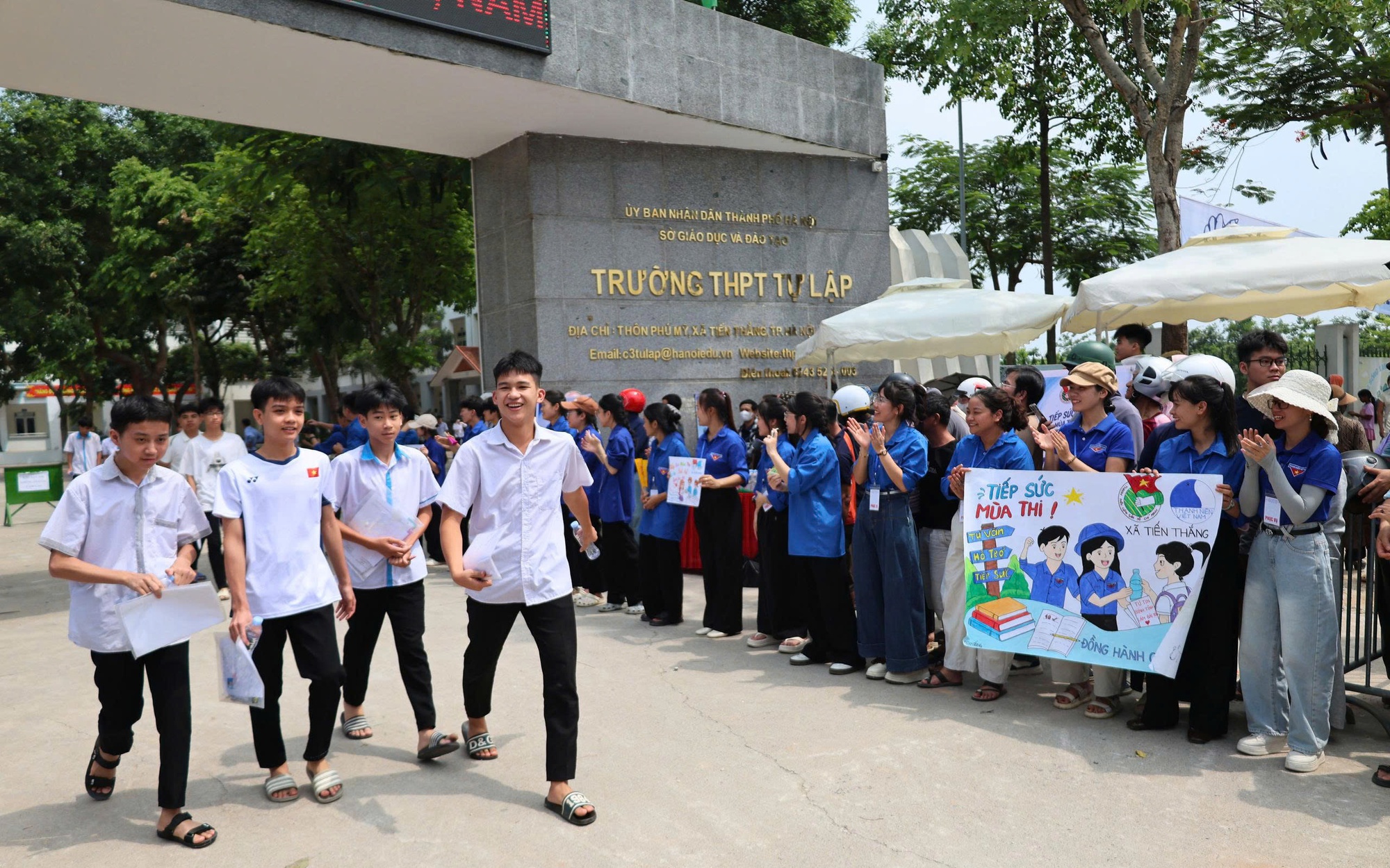 Xã Tiến Thắng: Không khí nghiêm túc, an toàn trong ngày thi đầu tiên tuyển sinh vào lớp 10 tại điểm thi Trường THPT Tự Lập