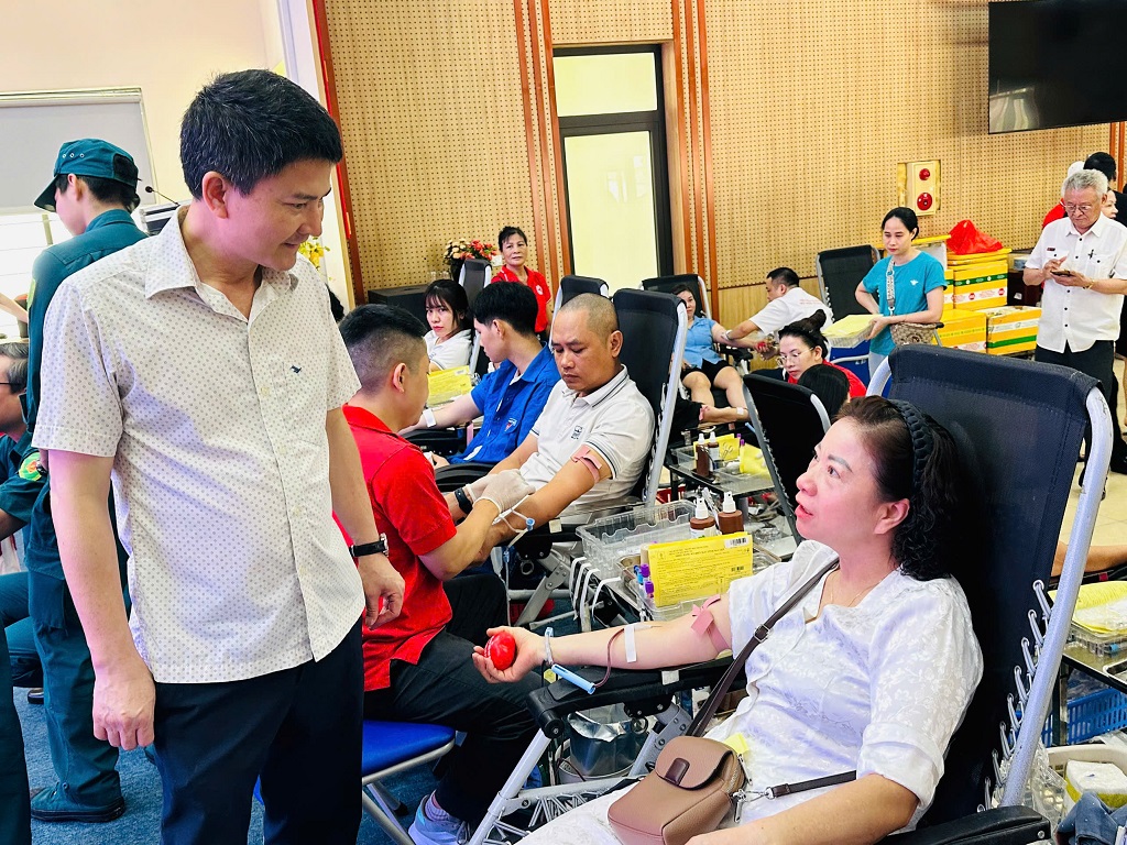 Phường Phương Liệt lan tỏa nghĩa cử cao đẹp tại Ngày hội hiến máu “Giọt hồng trao sự sống”- Ảnh 4.