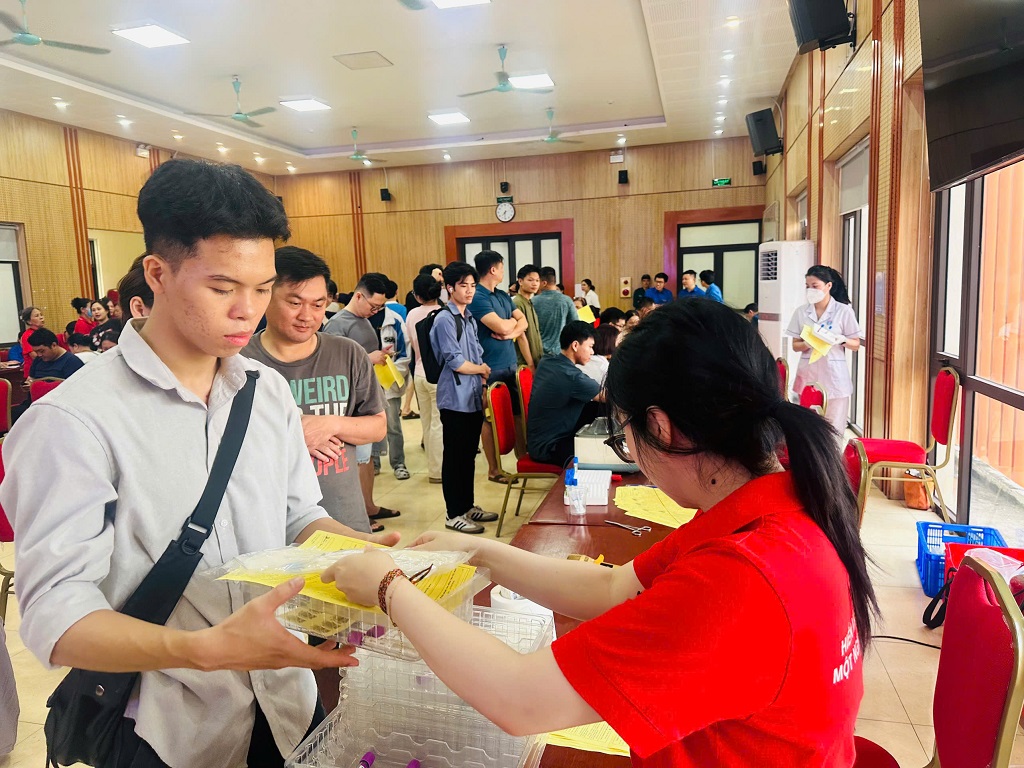 Phường Phương Liệt lan tỏa nghĩa cử cao đẹp tại Ngày hội hiến máu “Giọt hồng trao sự sống”- Ảnh 10.