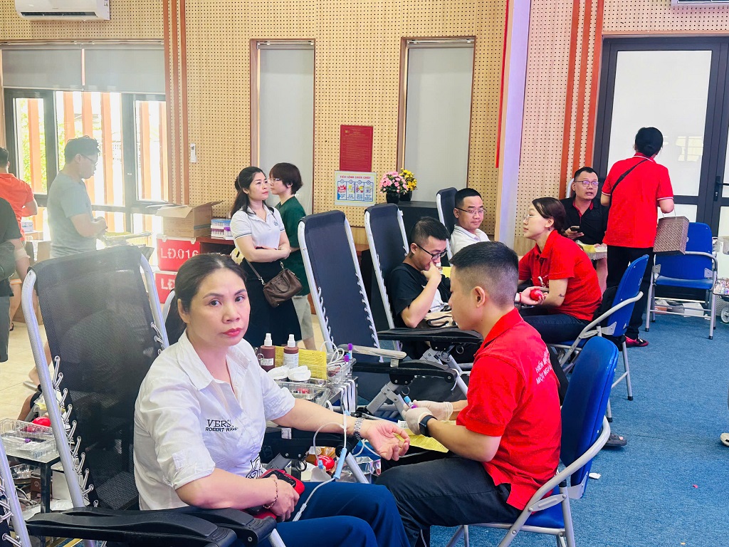 Phường Phương Liệt lan tỏa nghĩa cử cao đẹp tại Ngày hội hiến máu “Giọt hồng trao sự sống”- Ảnh 11.