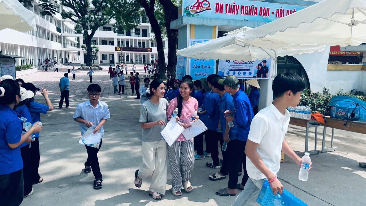 Kỳ thi tuyển sinh vào lớp 10 THPT trên địa bàn xã Hồng Sơn kết thúc an toàn, nghiêm túc, hiệu quả- Ảnh 4.