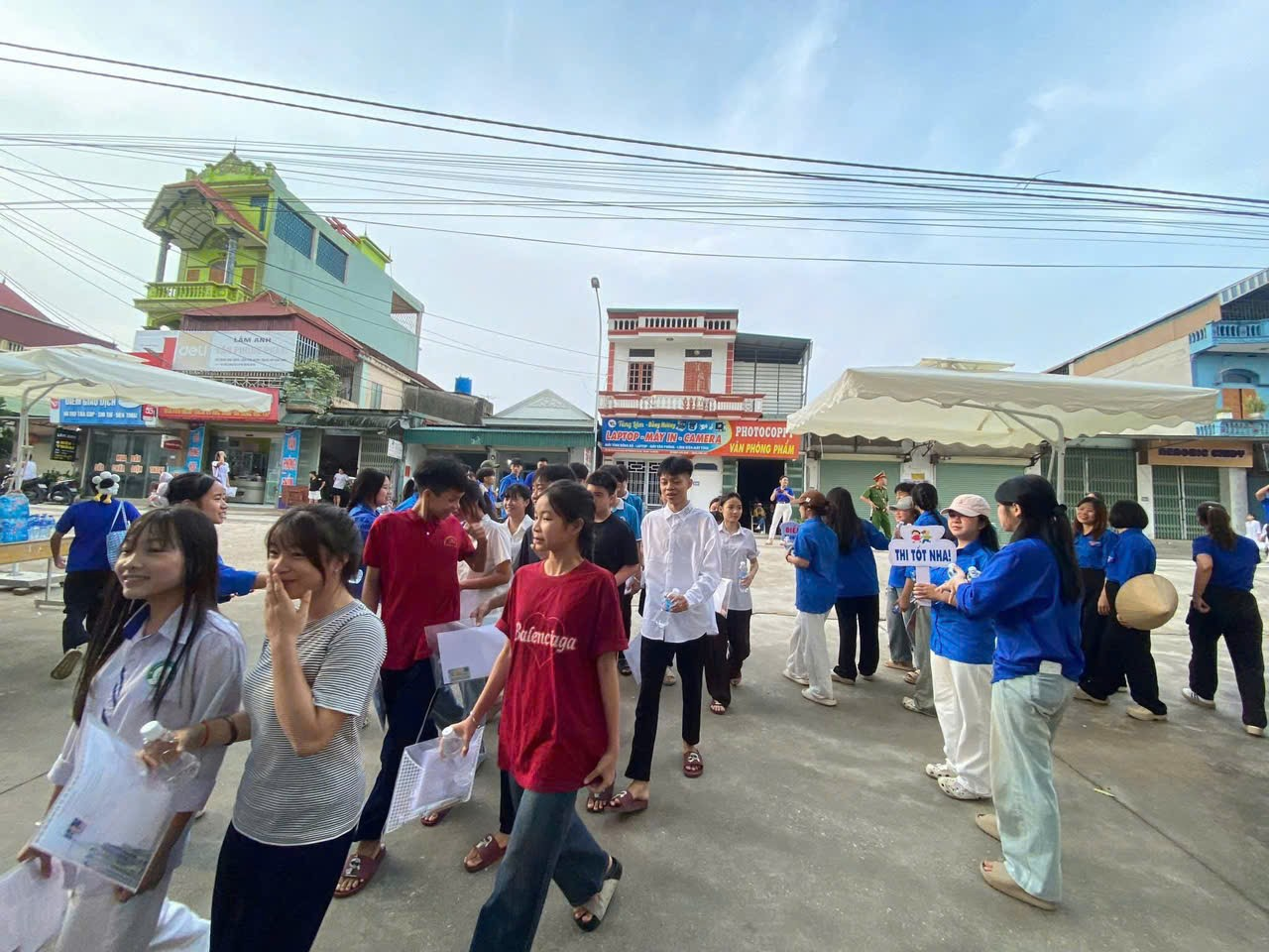 Kỳ thi tuyển sinh vào lớp 10 THPT trên địa bàn xã Hồng Sơn kết thúc an toàn, nghiêm túc, hiệu quả- Ảnh 5.