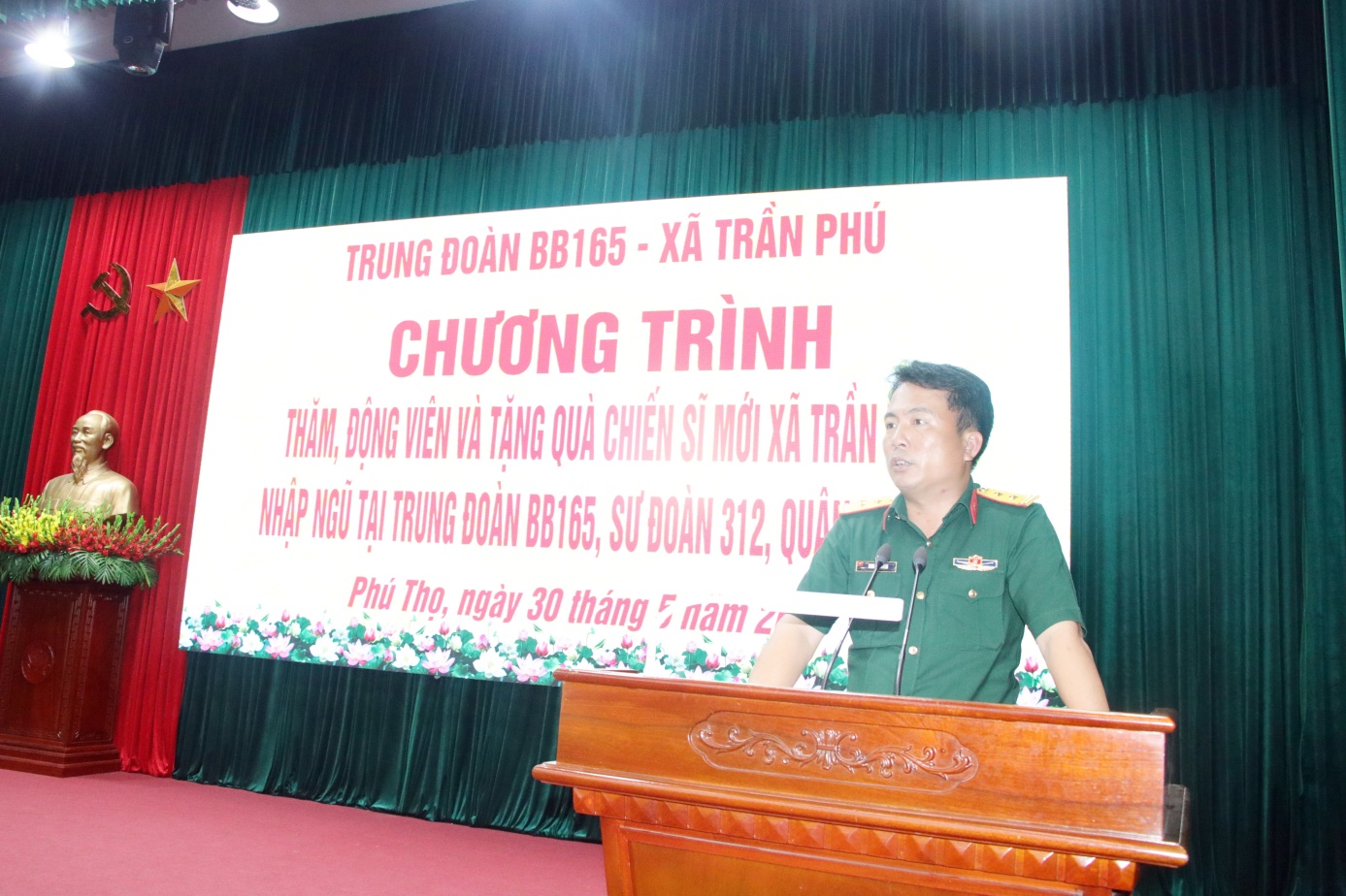 Trần Phú tổ chức gặp mặt, động viên chiến sỹ mới đang huấn luyện tại Trung đoàn 165- Ảnh 1.