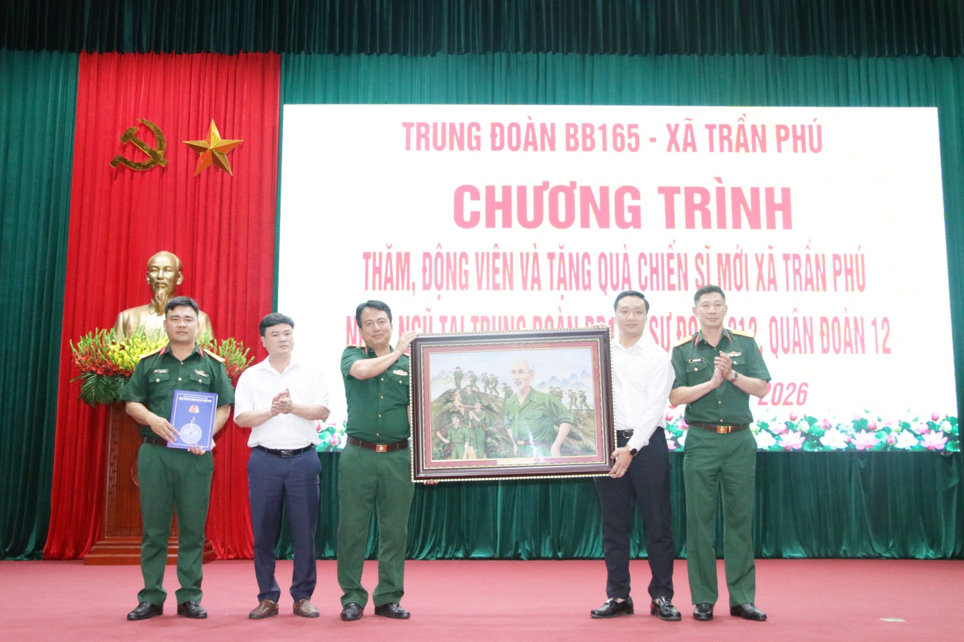 Trần Phú tổ chức gặp mặt, động viên chiến sỹ mới đang huấn luyện tại Trung đoàn 165- Ảnh 3.