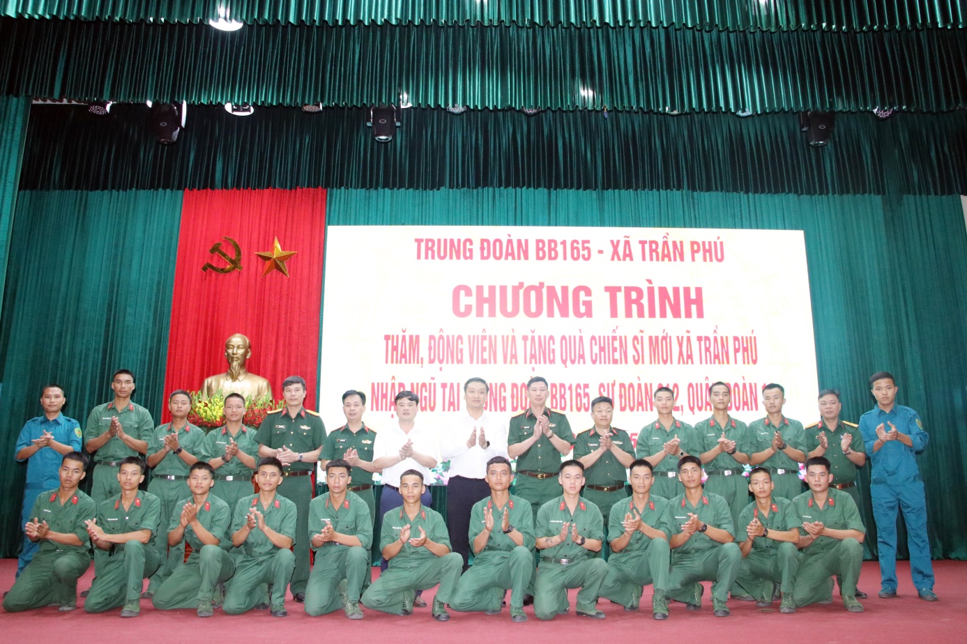 Trần Phú tổ chức gặp mặt, động viên chiến sỹ mới đang huấn luyện tại Trung đoàn 165- Ảnh 8.