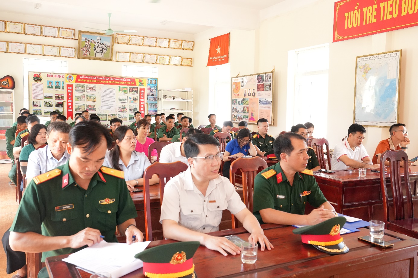 Xã Thuận An thăm, động viên tân binh nhập ngũ năm 2026- Ảnh 1.