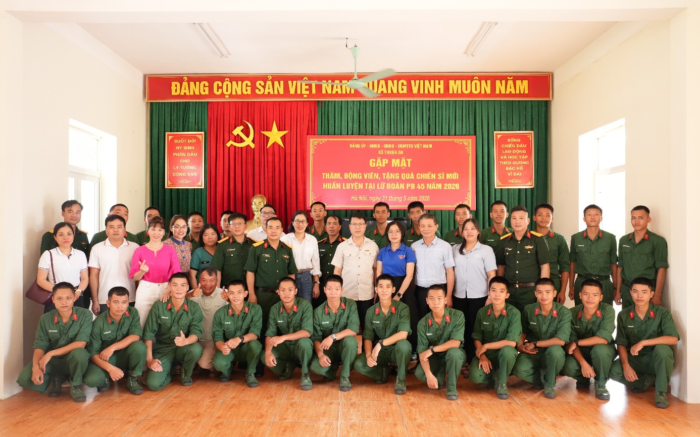 Xã Thuận An thăm, động viên tân binh nhập ngũ năm 2026