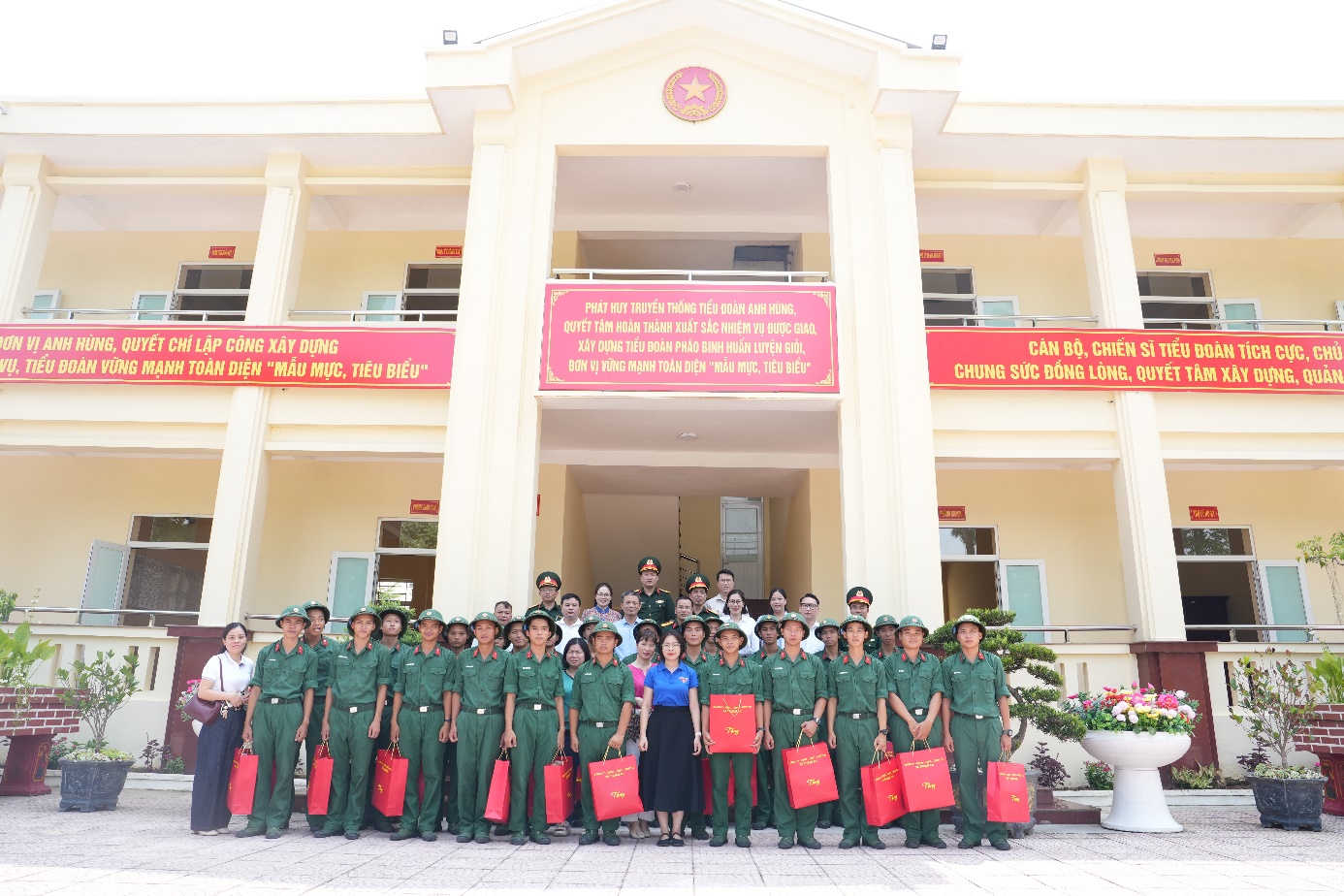 Xã Thuận An thăm, động viên tân binh nhập ngũ năm 2026- Ảnh 8.