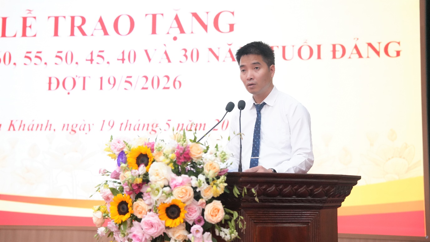 An Khánh: 34 đảng viên được trao tặng Huy hiệu Đảng đợt 19/5- Ảnh 4.