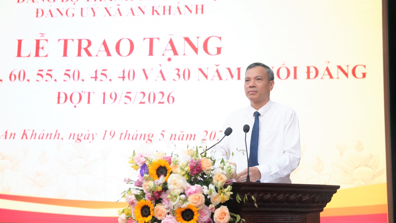 An Khánh: 34 đảng viên được trao tặng Huy hiệu Đảng đợt 19/5- Ảnh 13.