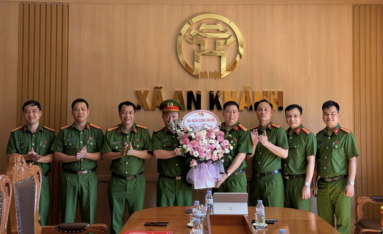 Đảng ủy xã An Khánh công bố và trao các quyết định về công tác cán bộ- Ảnh 4.