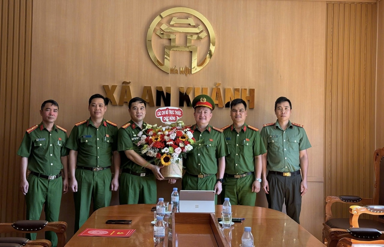 Đảng ủy xã An Khánh công bố và trao các quyết định về công tác cán bộ- Ảnh 5.