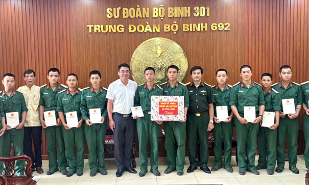 Xã Yên Lãng thăm, động viên tân binh đang huấn luyện tại các đơn vị quân đội- Ảnh 3.