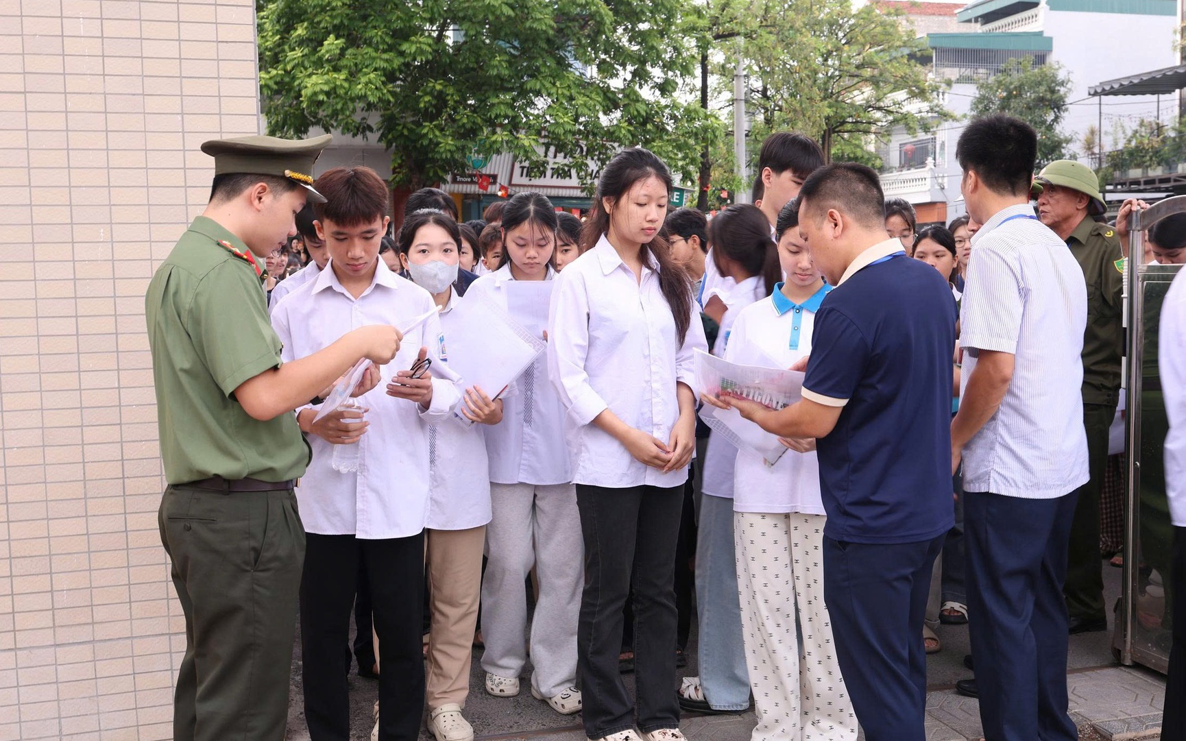 Công an xã Vân Đình bảo đảm an ninh, an toàn cho kỳ thi tuyển sinh vào lớp 10