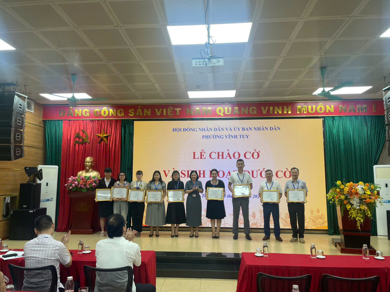 UBND phường Vĩnh Tuy tổ chức Lễ chào cờ và Sinh hoạt dưới cờ tháng 5 năm 2026- Ảnh 4.