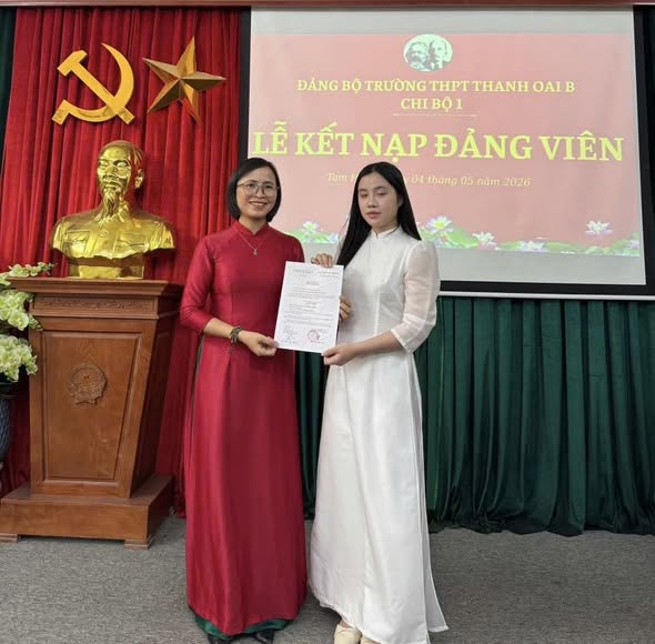 ĐẢNG BỘ TRƯỜNG TRUNG HỌC PHỔ THÔNG THANH OAI B KẾT NẠP 02 ĐẢNG VIÊN LÀ HỌC SINH- Ảnh 2.