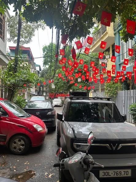 Phường Láng ra quân xử lý tình trạng Ô tô đỗ sai qui định.- Ảnh 2.