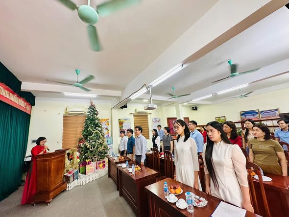 ĐẢNG BỘ TRƯỜNG TRUNG HỌC PHỔ THÔNG THANH OAI B KẾT NẠP 02 ĐẢNG VIÊN LÀ HỌC SINH- Ảnh 1.