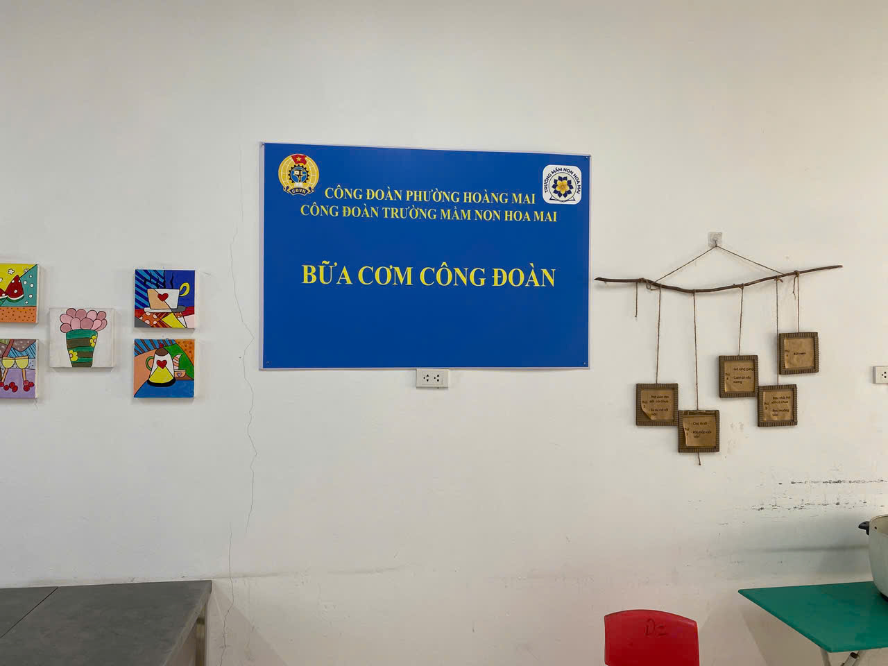 RỘN RÀNG "BỮA CƠM CÔNG ĐOÀN" CHÀO MỪNG KỶ NIỆM 30/4 - 1/5 TẠI TRƯỜNG MẦM NON HOA MAI- Ảnh 1.
