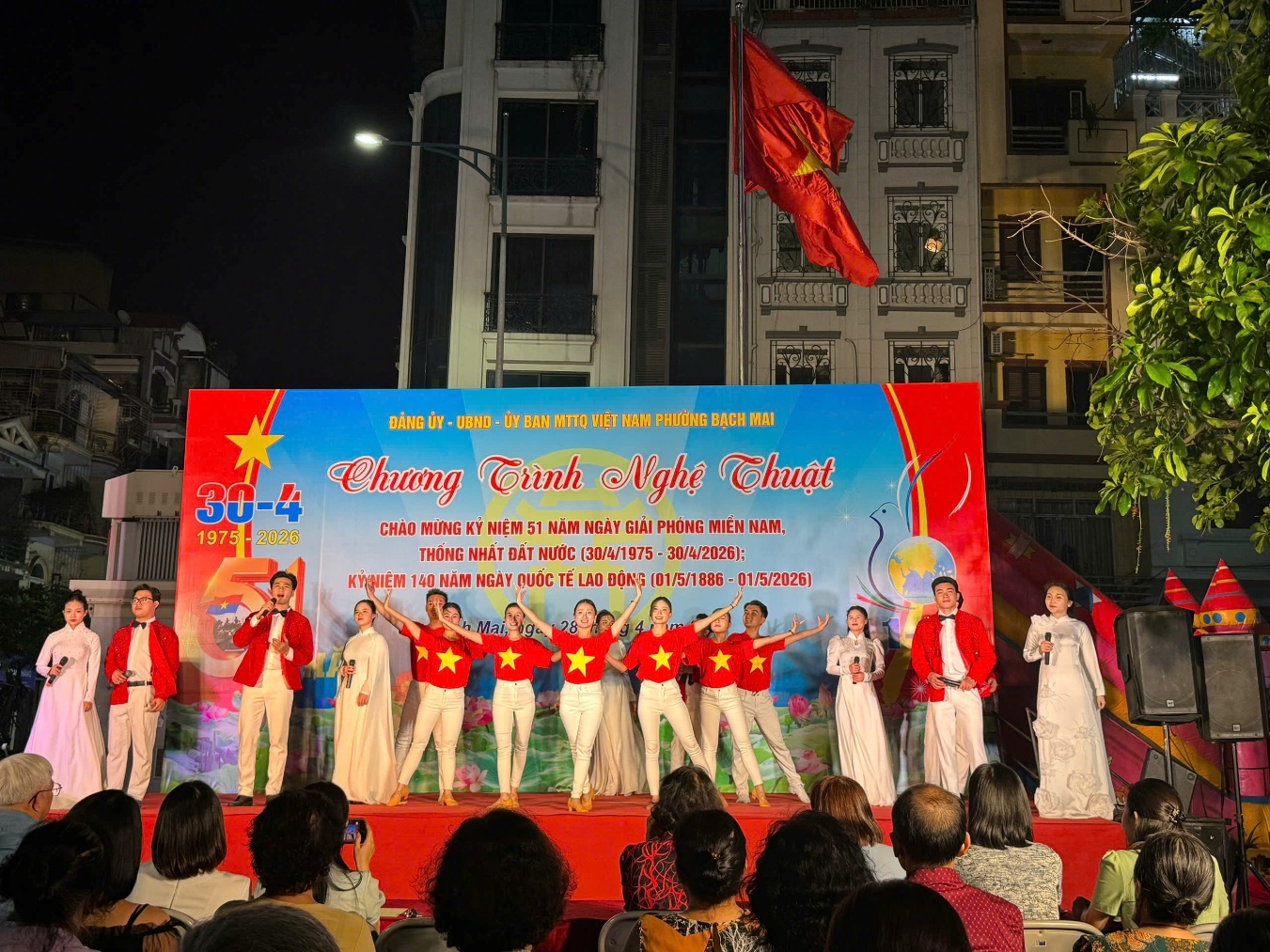 RỘN RÀNG TIẾNG HÁT NIỀM VUI CHIẾN THẮNG TẠI PHƯỜNG BẠCH MAI- Ảnh 3.