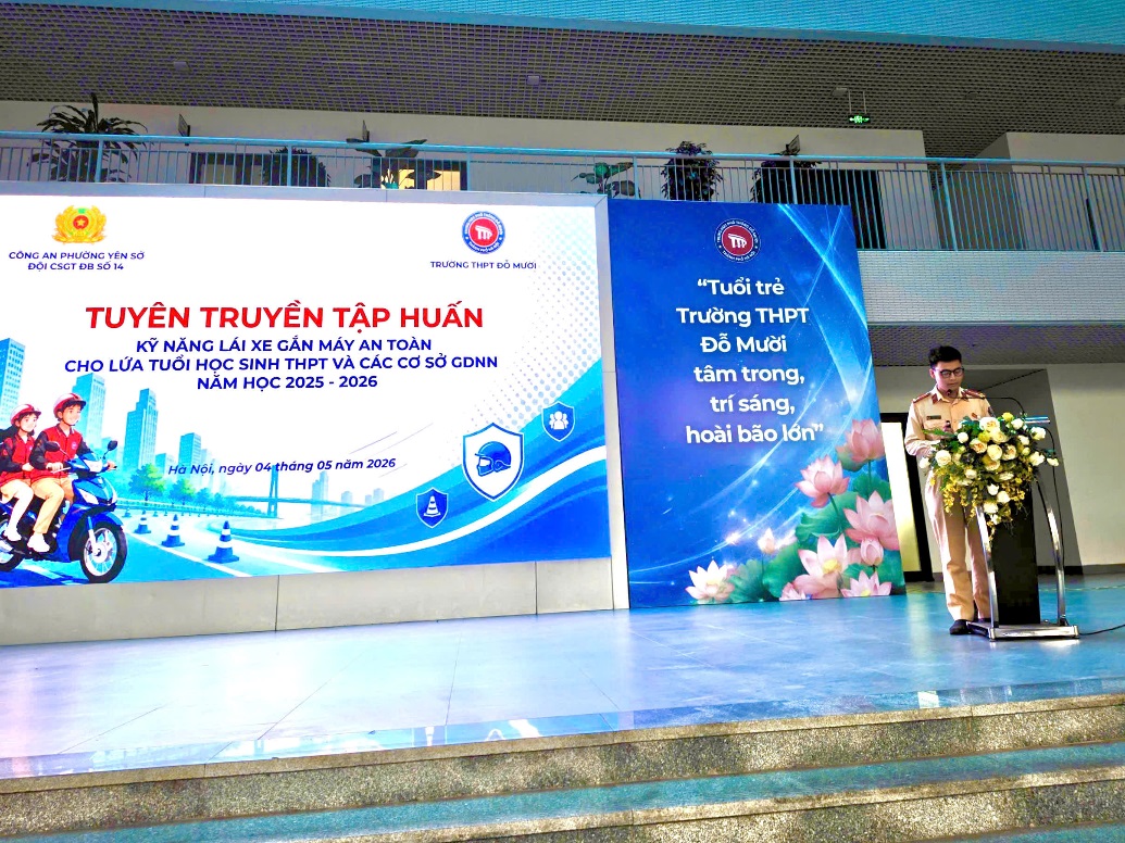 Công an phường Yên Sở phối hợp tổ chức tập huấn kỹ năng lái xe máy an toàn cho học sinh năm học 2025–2026- Ảnh 1.