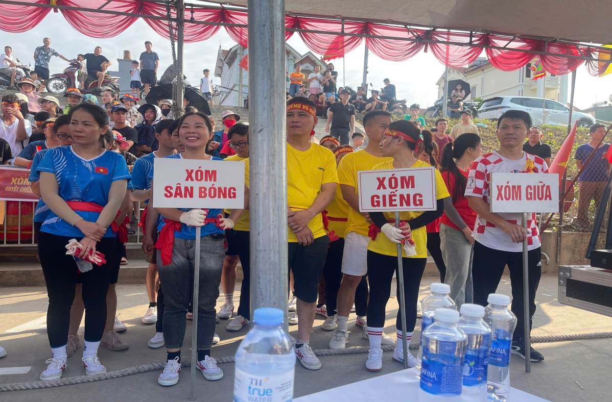 Ban tổ chức lễ hội Đình Làng Hữu Cước tổ chức giải kéo co chào mừng lễ hội Làng- Ảnh 1.