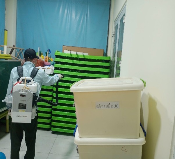 Trường mầm non Tân Mai tổ chức phun thuốc muỗi định kì năm học 2025 - 2026
- Ảnh 1.