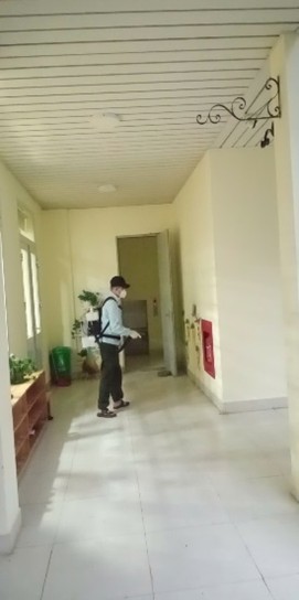 Trường mầm non Tân Mai tổ chức phun thuốc muỗi định kì năm học 2025 - 2026
- Ảnh 2.