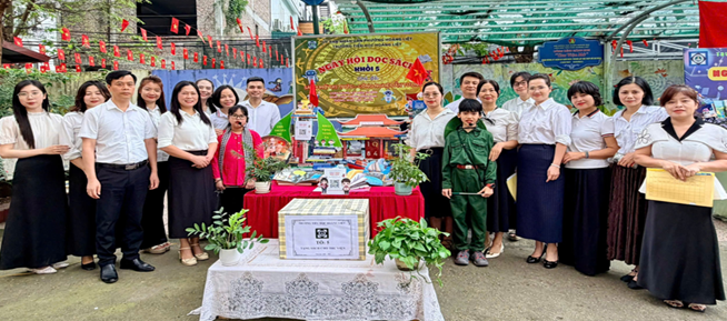 Trường Tiểu học Hoàng Liệt sôi nổi “Ngày Sách và Văn hóa đọc Việt Nam” lần thứ V năm 2026 với chủ đề “Sách mở tri thức - Công nghệ dẫn lối tương lai”- Ảnh 3.