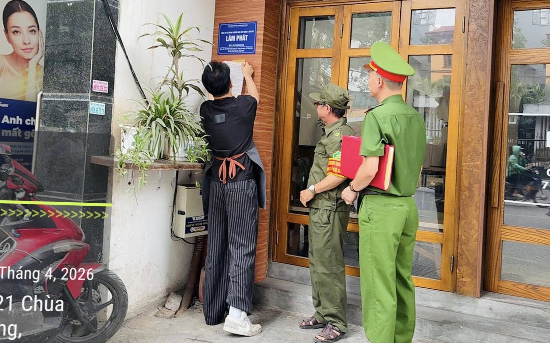 Phường Láng đẩy mạnh tuyên truyền, vận động nhân dân chấp hành các quy định về trật tự đô thị, trật tự giao thông, an toàn thực phẩm, vệ sinh môi trường, phòng cháy chữa cháy và phòng ngừa trộm cắp tài sản.