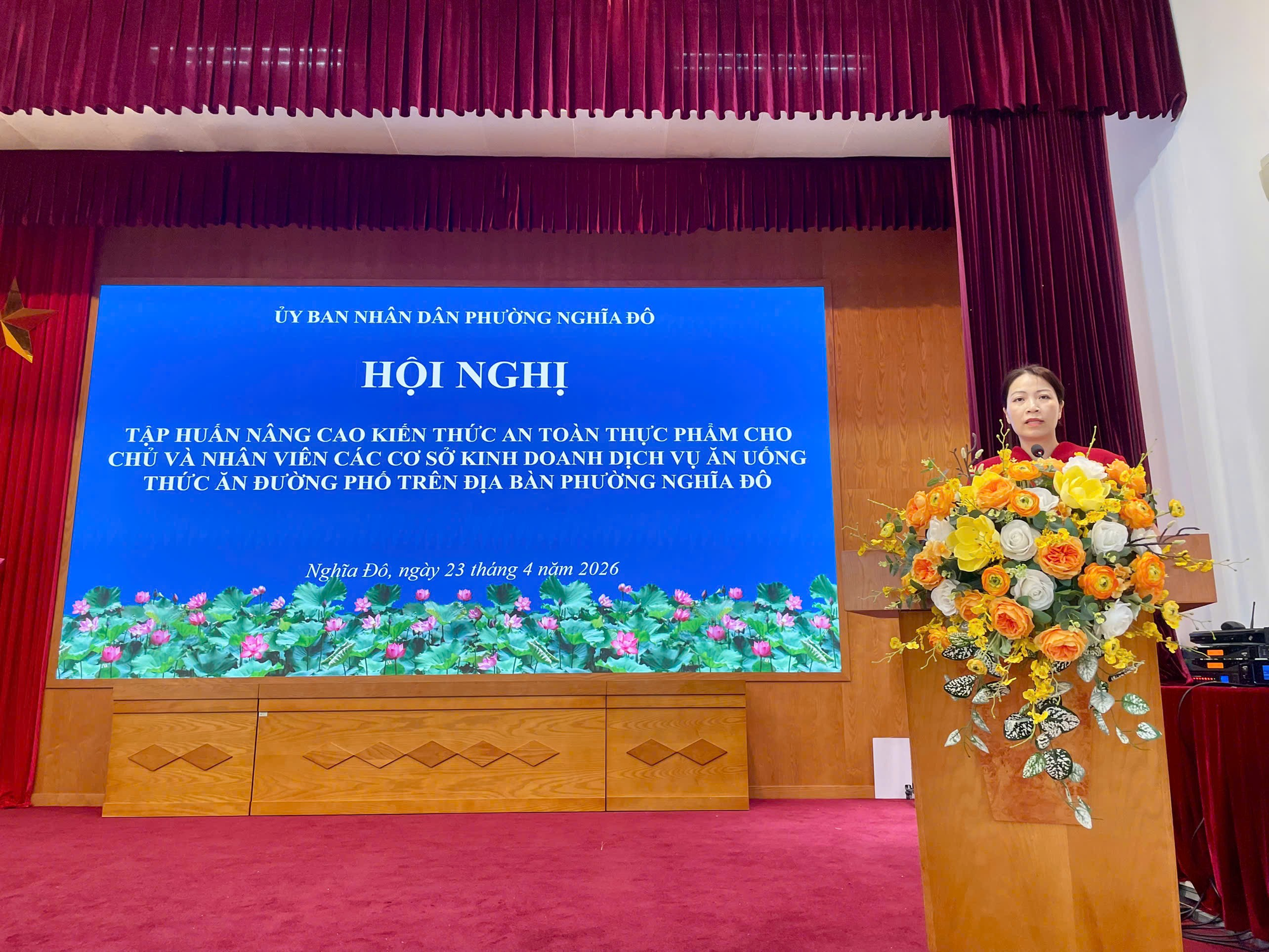 HỘI NGHỊ TẬP HUẤN NÂNG CAO KIẾN THỨC AN TOÀN THỰC PHẨM CHO CHỦ CƠ SỞ VÀ NHÂN VIÊN CÁC CƠ SỞ KINH DOANH DỊCH VỤ ĂN UỐNG TRÊN ĐỊA BÀN PHƯỜNG NGHĨA ĐÔ- Ảnh 1.