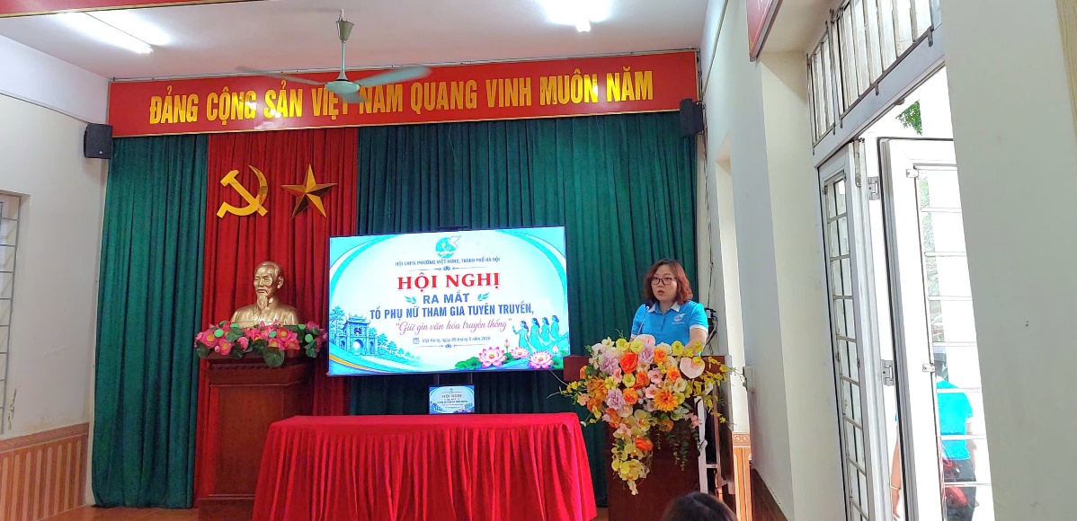 Hội LHPN phường Việt Hưng tổ chức ra mắt mô hình “Tổ phụ nữ tham gia tuyên truyền, giữ gìn văn hóa truyền thống” tại khu dân cư Lệ Mật- Ảnh 2.