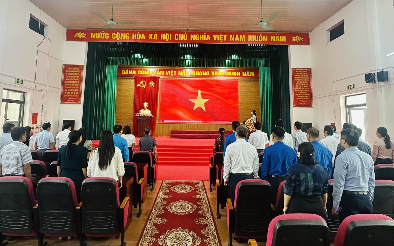 ĐẢNG BỘ CÁC CƠ QUAN ĐẢNG XÃ NỘI BÀI TỔ CHỨC LỄ CHÀO CỜ THÁNG 5/2026