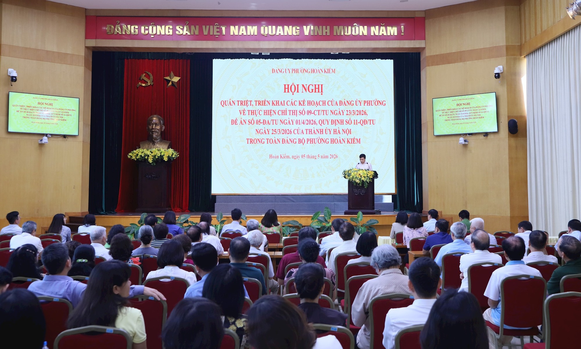 Phường Hoàn Kiếm siết chặt kỷ luật, nâng cao hiệu lực, hiệu quả công vụ và đổi mới đánh giá cán bộ- Ảnh 1.