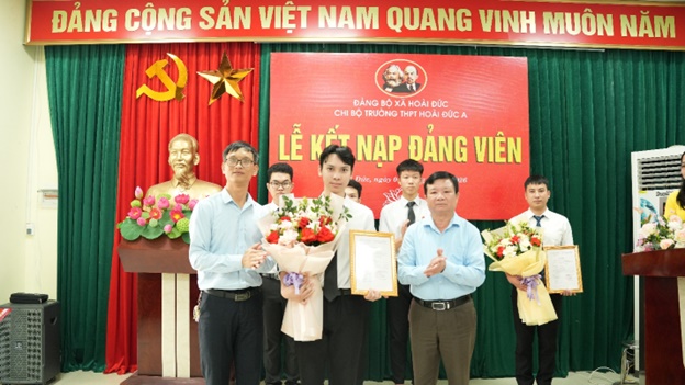 Chi bộ trường THPT Hoài Đức A tổ chức lễ kết nạp 5 đảng viên mới- Ảnh 3.