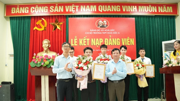 Chi bộ trường THPT Hoài Đức A tổ chức lễ kết nạp 5 đảng viên mới- Ảnh 5.