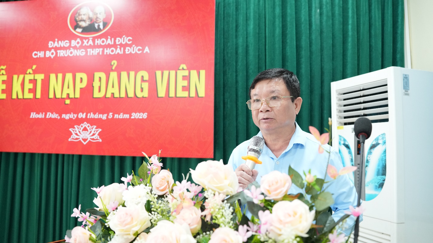 Chi bộ trường THPT Hoài Đức A tổ chức lễ kết nạp 5 đảng viên mới- Ảnh 8.
