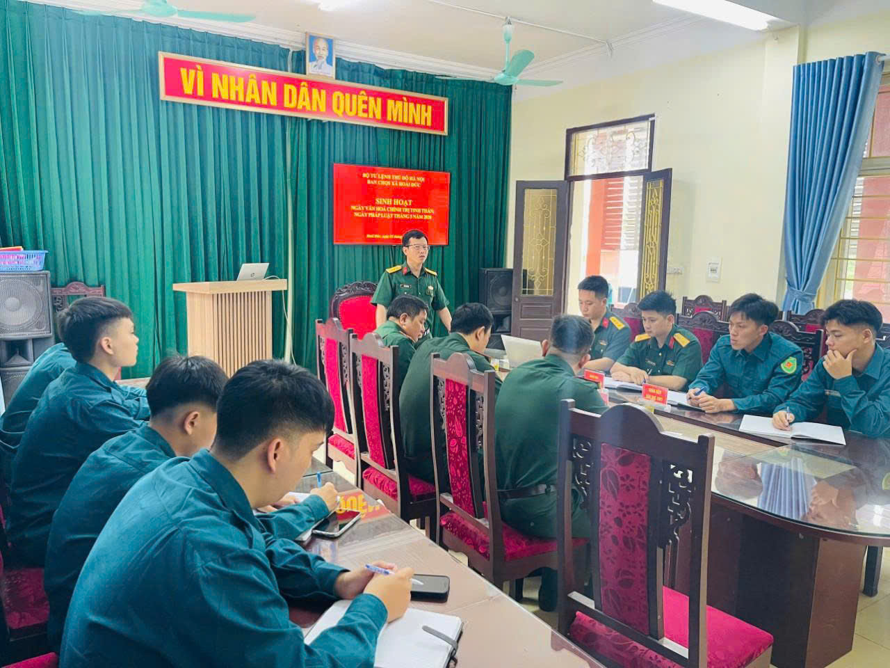 Ban Chỉ huy Quân sự xã Hoài Đức tổ chức sinh hoạt “Ngày văn hoá, chính trị tinh thần; Ngày pháp luật” tháng 5 năm 2026- Ảnh 1.