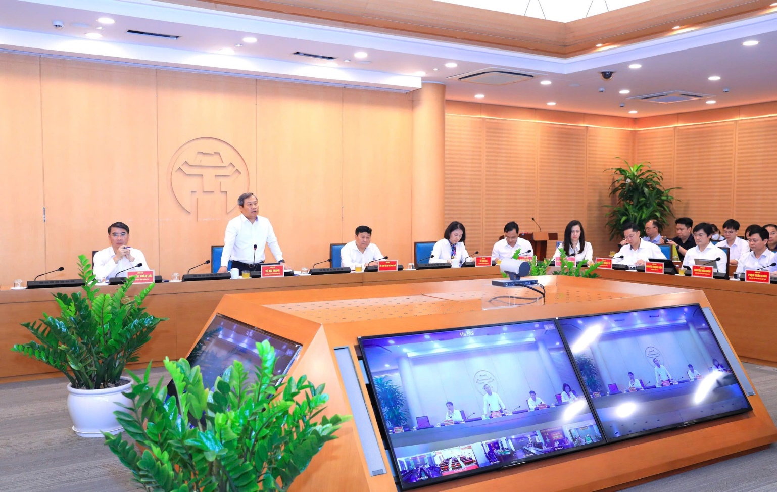 Đồng chí Đồng Thị Nga - UV BTV, Phó Chủ tịch UBND xã dự trực tuyến phiên họp thường kỳ tháng 5 của UBND Thành phố Hà Nội- Ảnh 1.