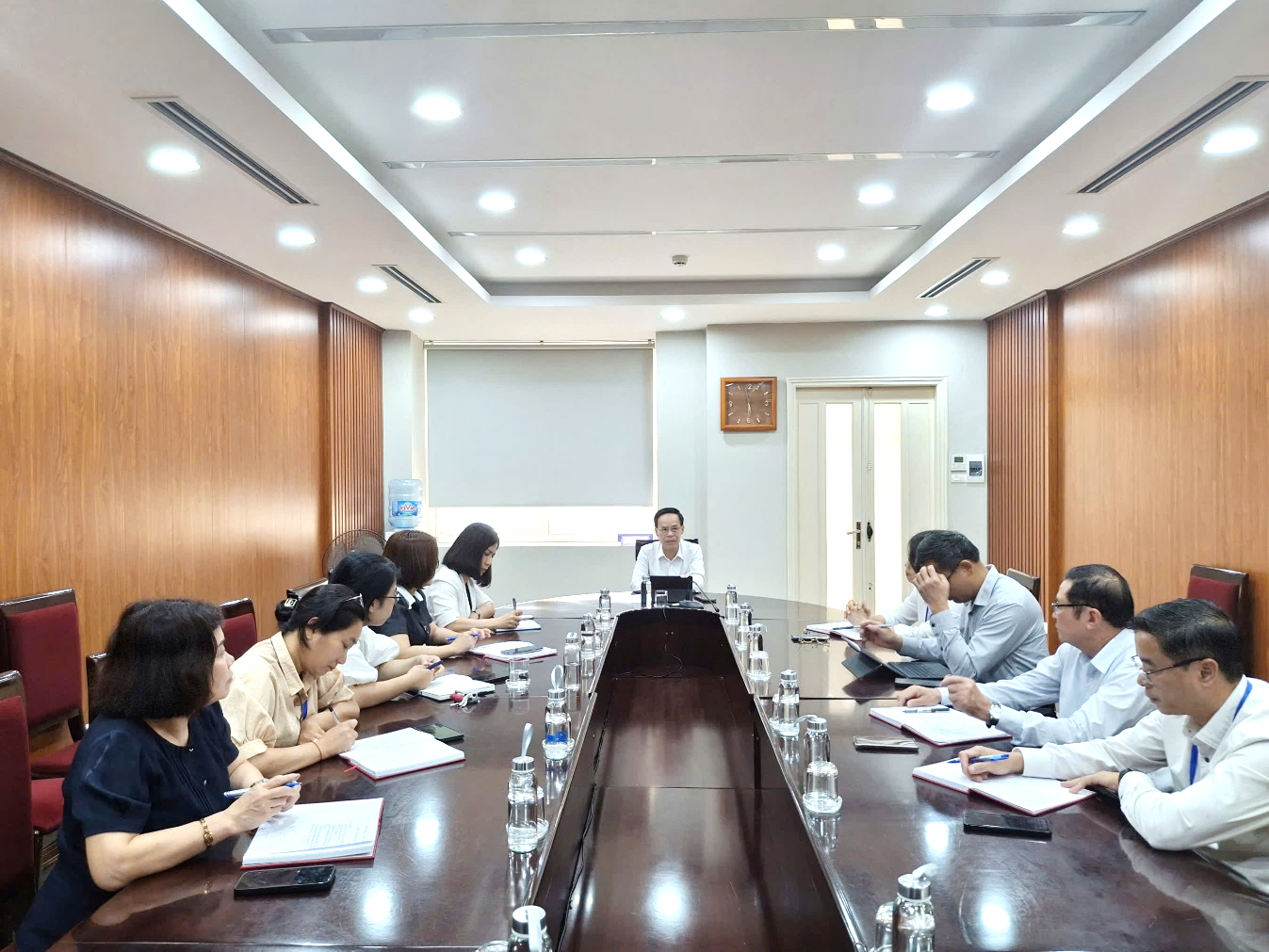 Thường trực HĐND phường Việt Hưng tổ chức phiên họp quan trọng thống nhất nhiệm vụ trọng tâm năm 2026- Ảnh 1.
