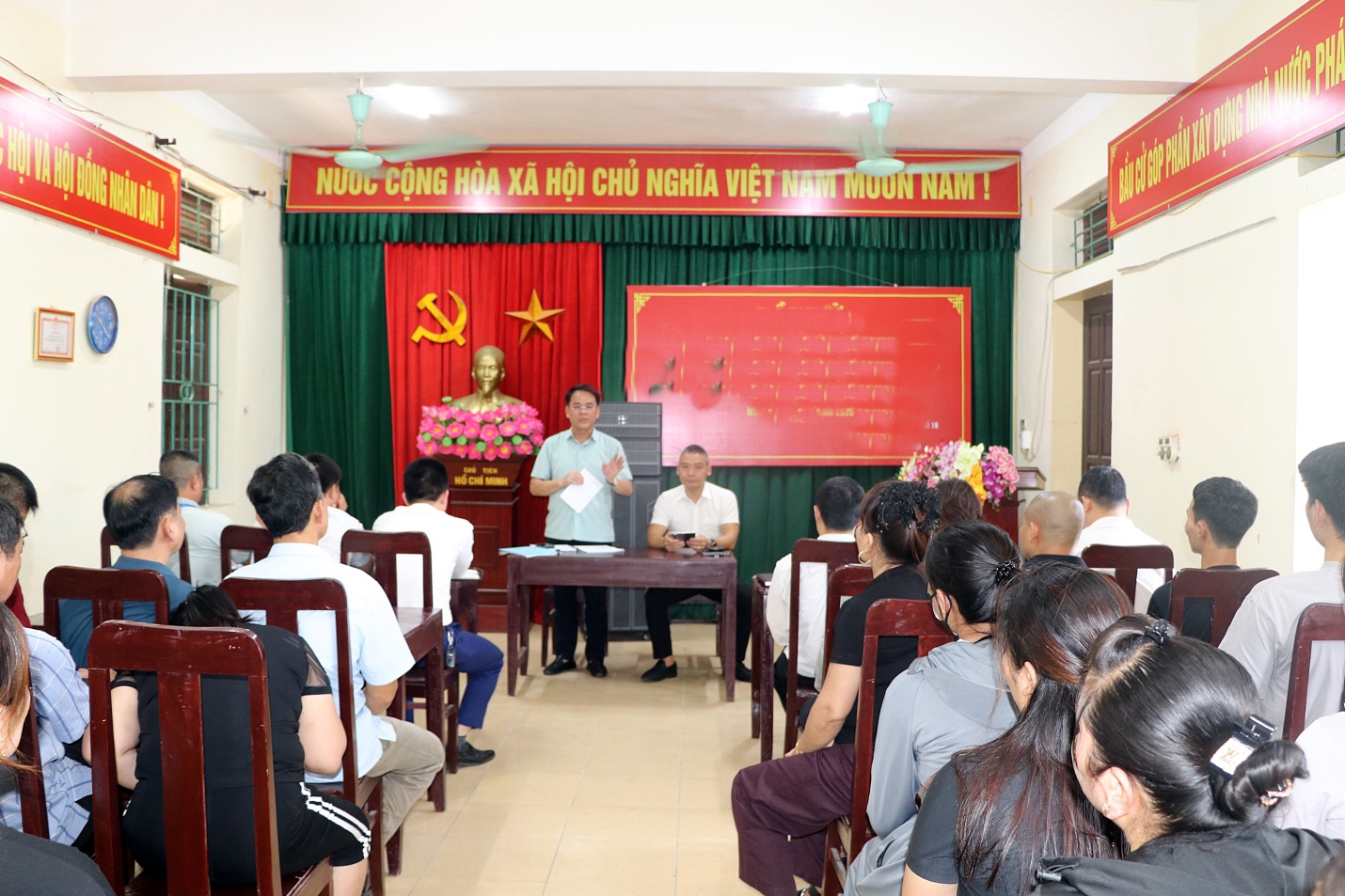 UBND xã Trần Phú: tổ chức Hội nghị làm việc với các hộ hộ giết mổ gia súc, gia cầm đang hoạt động tại hai khu giết mổ tạm thời trên địa bàn- Ảnh 1.