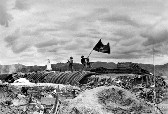 Kỷ niệm 72 năm Chiến thắng lịch sử Điện Biên Phủ (7/5/1954-7/5/2026): Tự hào về lịch sử và tin tưởng vào tương lai tươi sáng của đất nước- Ảnh 1.